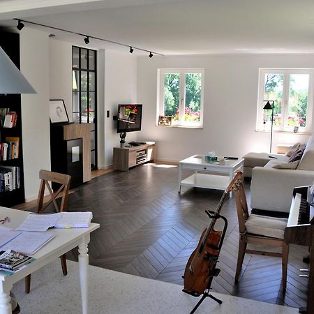 Tres Belle Villa 4 Facades Dans Quartier Vert Et Arbore - 5 Kms De นามูร์ ภายนอก รูปภาพ