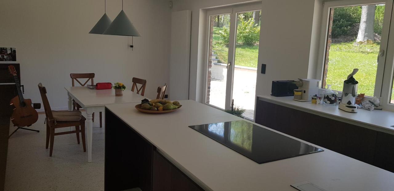 Tres Belle Villa 4 Facades Dans Quartier Vert Et Arbore - 5 Kms De นามูร์ ภายนอก รูปภาพ